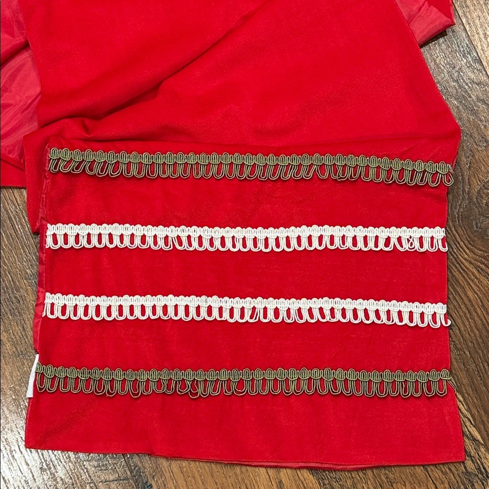 Table Runner - Picture 2 of 4